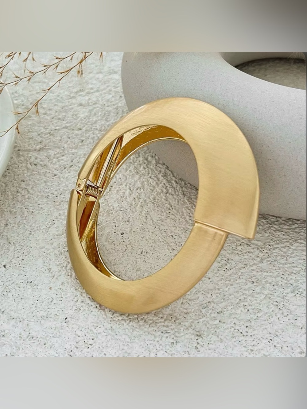 Gold-Toned Hinged Statement Bangle Bracelet. Sz. OS